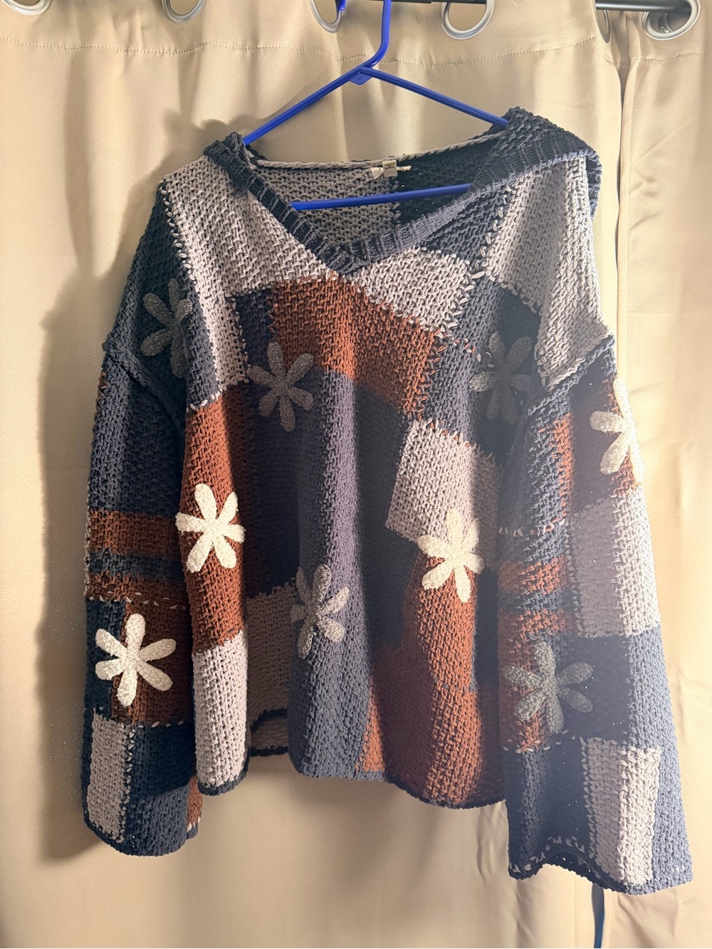 POL Patchwork Daisy V-Neck Sweater in Brown, Gray & Cream